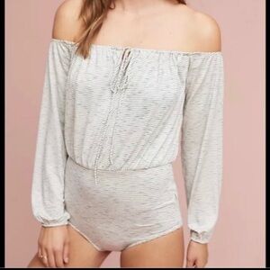 Anthropologie NYTT  Stripe Off-Shoulder long sleeve stripe bodysuit small